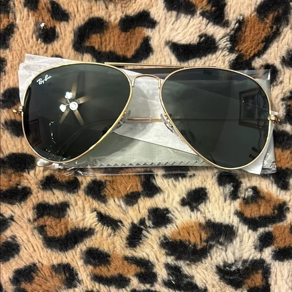 Ray-Ban Aviator Green Sunglasses NEW IN BOX.Never worn display picture 1